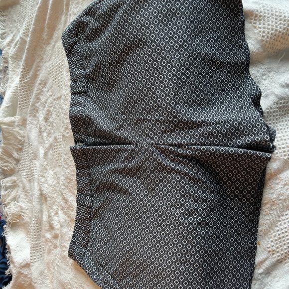 Worthington Black and White Patterned shorts - Picture 1 of 2
